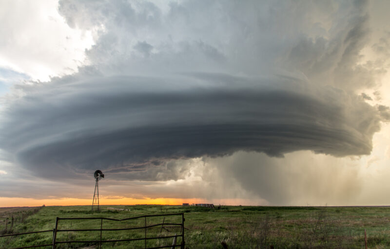 Beautifully structured supercell in Hodgeman County, KS