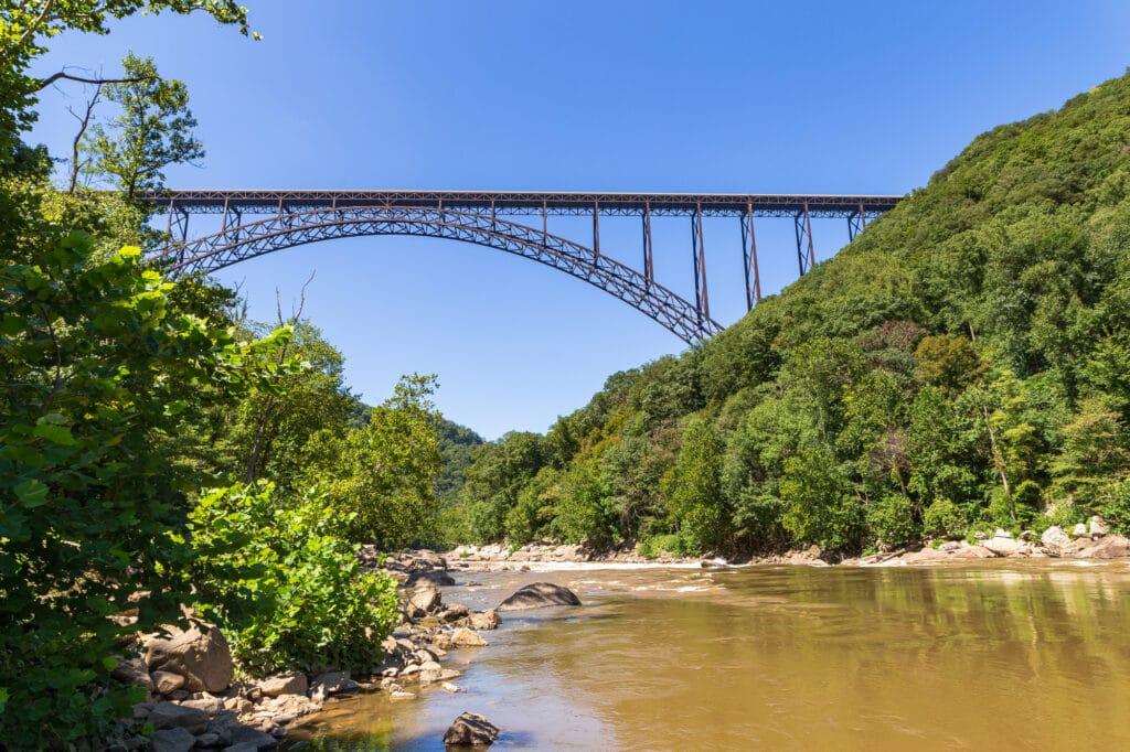 New River cuts a gorge in the West Virginia mountains.