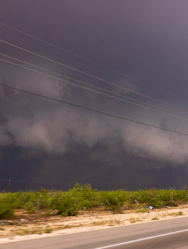 Big wall cloud south of Midland